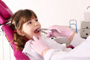 Нюансы удаления повреждённых зубов у детей
