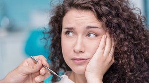 Как снять опухоль, если опухла щека от заболевания зуба