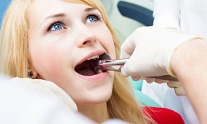 Опухоль щеки из-за непрофессионального лечения зубов