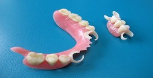 Перечень и описание съёмных зубных протезов