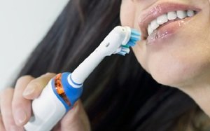 Правила использования ультразвуковых зубных щёток