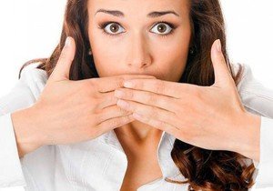 Неприятный запах изо рта может вызывать и психологические заболевания
