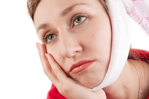 Болит десна после того, как выдернули зуб, что делать?