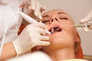 Как лечить кисту в десне зуба