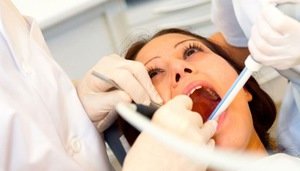 Имплантация и протезирование передних зубов