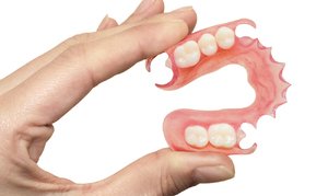 Зубные протезы и съемная челюсть