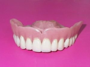 Срок службы силиконовых зубных протезов
