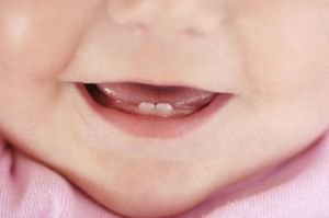 Прорезывание зубов у детей: график и особенности процесса