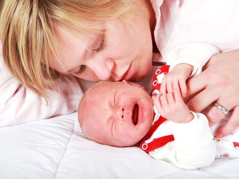 Описание правильного обращения мам с новорожденными