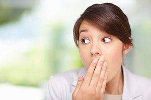 Причины плохого запаха изо рта, как его лечить?