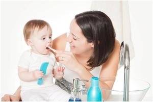 Когда стоит начинать чистить зубы ребенку?