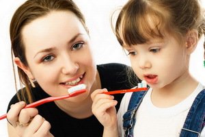 Приучаем детей чистить зубы